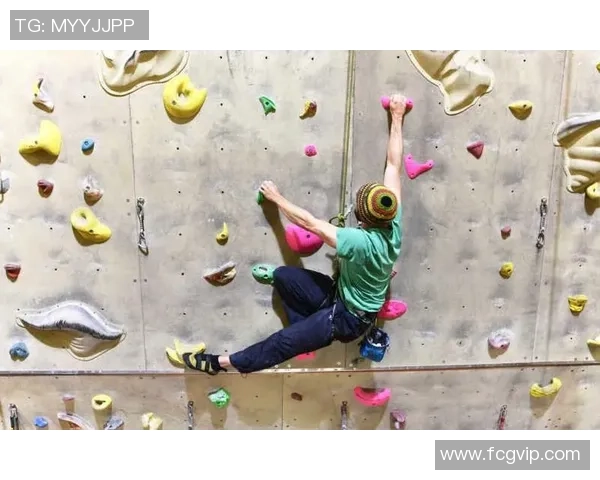 南京攀岩队在极限运动嘉年华中的团队协作表现精彩点评与分析